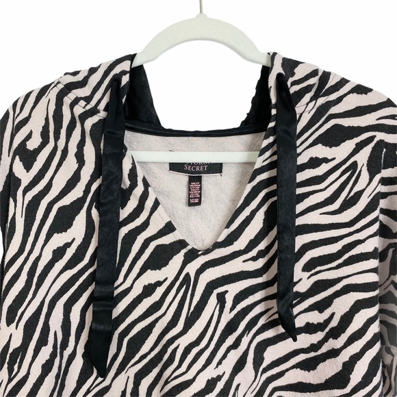 ♦️SOLD♦️Victoria’s Secret Zebra Fleece Jogger Set - Picture 5 of 16